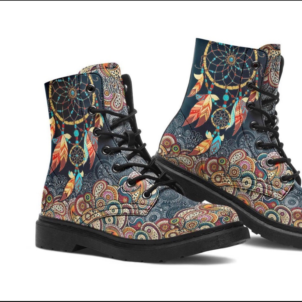 Yes We Vibe - Colorful Dream Catcher Boot EUC